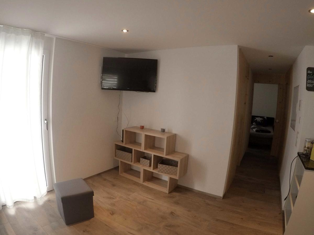 Haus Baracca Appartement Vella Buitenkant foto